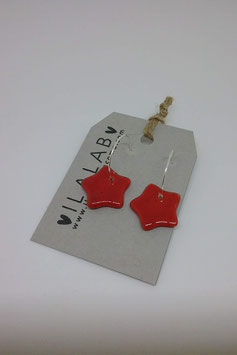 Cerchietti nickel free con pendente a stella in ceramica rossa.