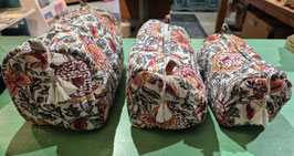 TOILETTAS / MAKE-UP TAS WIT MET BLOEMEN - UIT INDIA