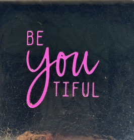 BEYOUTIFUL (GOUDEN TEGEL, ROZE TEKST) - YETT AGENTUREN