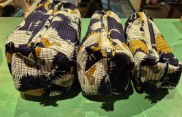 TOILETTAS / MAKE-UP TAS DONKERBLAUW MET KRAANVOGELS - UIT INDIA