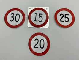 Geschwindigkeits-Begrenzungs-Schild mit Aluträger