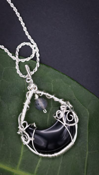 The Night-Walker’s Lunar | Wire-Woven Onyx Crescent & Labradorite Pendant (935)