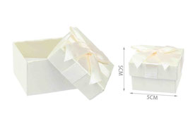 CAJA DE JOYERIA ANILLO 5X5 CREMA 660031