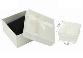 CAJA DE JOYERIA RELOJ 9X9 CREMA 660047