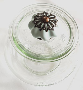 Blume auf Mintgrün