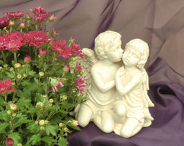 Polystone Engel beschützt Mädchen 15cm