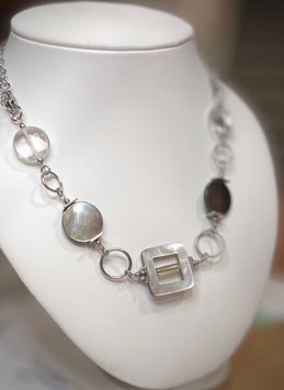 #2364, Mother of pearl long swoop, Collier/Necklace