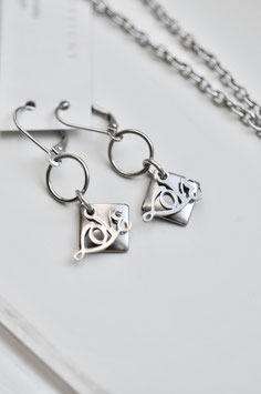 #2174, LOVE and curved diamond, Earrings/Boucles d'oreilles