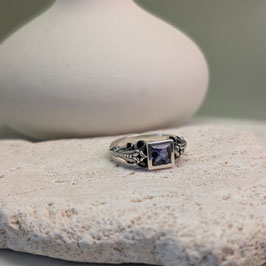 Ring zilver met vierkante ioliet