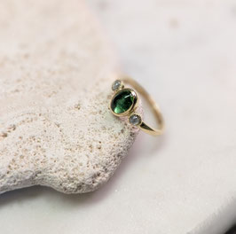 ring 14 krt goud met groene toermalijn en roosgeslepen diamant