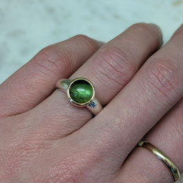 Ring zilver met groene toermalijn gezet in 14 karaats goud