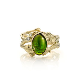 ring 14 krt goud  met ovale groene toermalijn en diamant