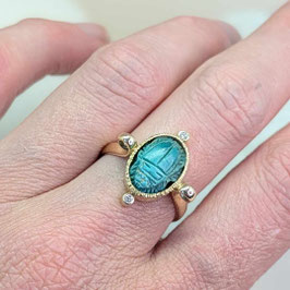 Ring 14 karaats goud met scarabee en diamant