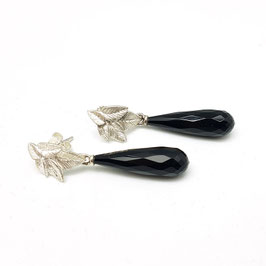 Oorbellen blaadjes zilver met onyx druppels