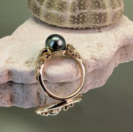 ring goud 14 krt met groene edison parel