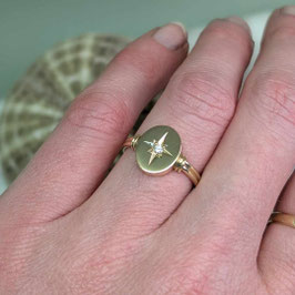 Zegelring goud met diamant in sterzetting