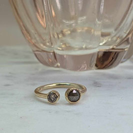 Ring 14 karaats goud met 2x bruine diamant