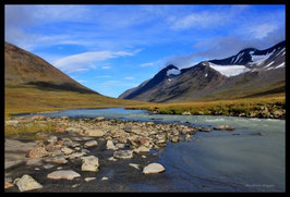 Foto-Druck auf Leinwand, Motiv: 4752-2, Am Smájllájåjkå, Sarek, in einem Massivholzrahmen.