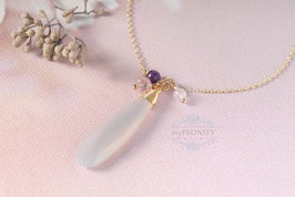 Nudefarbener Chalzedon Tropfen Halskette