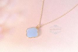 Hellblaues Chalzedon Kleeblatt, Halskette