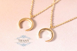 Half Moon - Anhänger & Kette für Ania R.