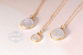 Weiß schimmernde Druse klein, Halskette