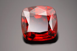 Roter Ceylon-Granat im Antik-Schliff 11,83 ct