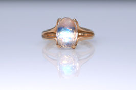 Mondstein-Ring aus Roségold mit blauem Regenbogen- Mondstein