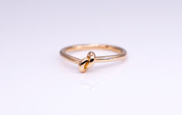 Knoten-Ring aus Rot-Gold