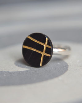 Holzschmuck-Unikat-Wunderschöner Ring aus recyceltem Holz und Gold