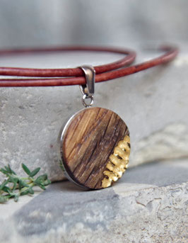 Kette Anhänger aus recyceltem Holz und Gold