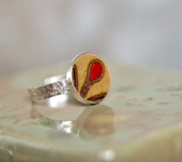 Holzschmuck-Unikat Gefasster Ring Silber aus recyceltem  Holz und Gold