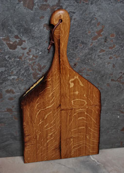 Servierbrett aus dem Holz eines alten Eichenbalkens & Gold