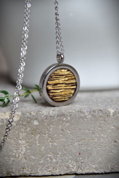 Kette Anhänger aus recyceltem Holz und Edelstahl