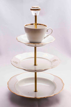 Etagère Nr. 1217, Goldrand und Tasse