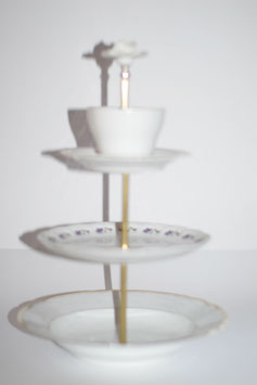 Etagère Nr. 142, 3-stöckige-Etagère weiss mit Tasse/Untertasse