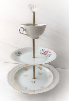 Etagère Nr. 2206,  3-stöckig, weiss feine Blumenmuster