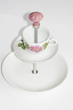 Etagère Nr. 34, weiss mit Tasse/Untertasse