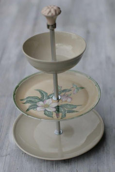 Etagère Nr. 152, 3-stöckige Etagère mit Blumenmuster