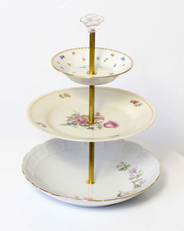 Etagère Nr. 1613, 3-stöckig, mit feinen Blumentellern