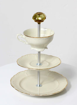 Etagère Nr. 1623,  3-stöckig, crème fein und zart