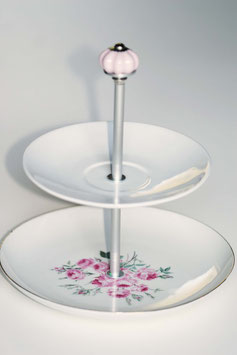 Etagère Nr. 44, Rosen und weiss