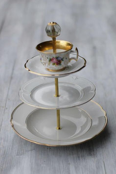 Etagère Nr. 151, 3-stöckige Etagère mit Tasse/Unterteller