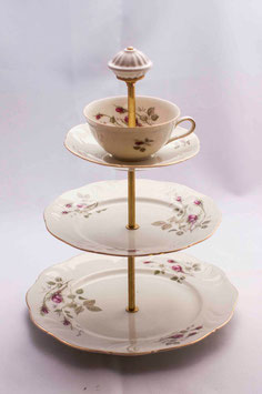 Etagère Nr. 1215. mit feinem Blumenmuster
