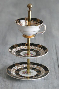 Etagère Nr. 32, schwarz mit Blumen