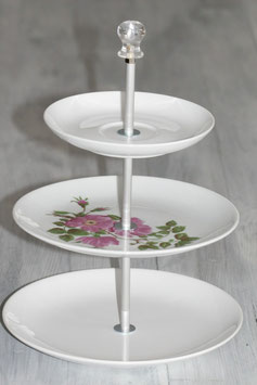 Etagère mit Rose auf dem mittleren Teller, Nr. 13