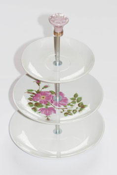 Etagère Nr. 19, weiss mit Rosenteller in der Mitte