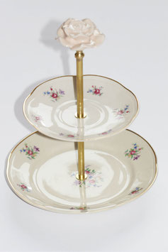 feine 2-stöckige Etagère, Nr. 22, mit Rose beige