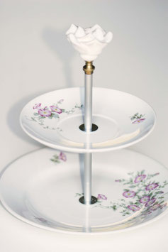 Etagère Nr. 43, mit weisser Rose