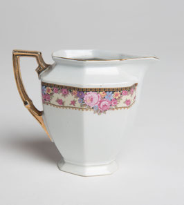 Pot à lait - fleurs et liseré noir 1765